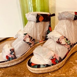 Nine West size 9sandal  multi colored brand new